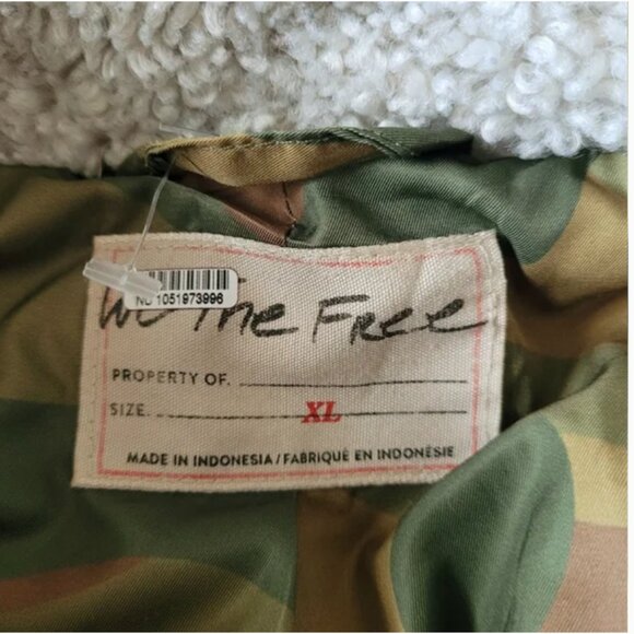 Free People West Coast Puffer Camouflage Print Cropped Jacket size XL - Picture 6 of 7